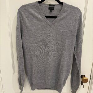 Lightweight 100% Merino Wool Men's V-Neck Gray Sweater from JCrew, Size S, GUC